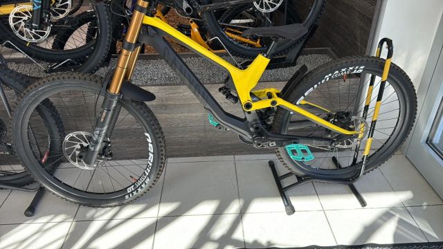 MOUNTAINBIKE | CANYON Sender 27,5 Zoll | Downhill ONLINE AUKTION | bis 10.06.2025 | 13:00 Uhr